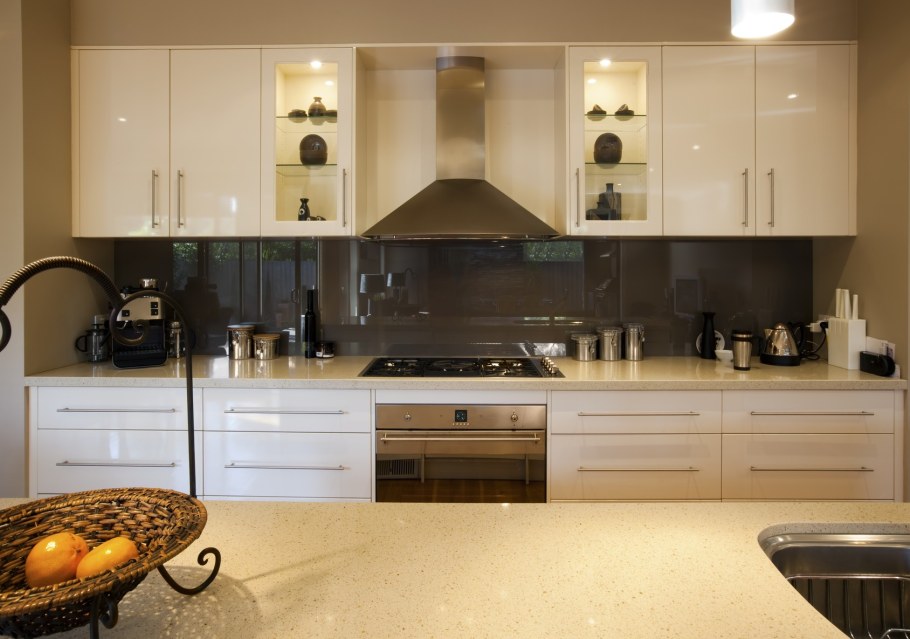 Коричневый цвет стен на кухне