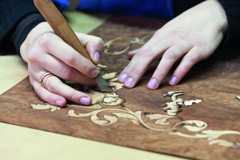 Инкрустация стен шпоном