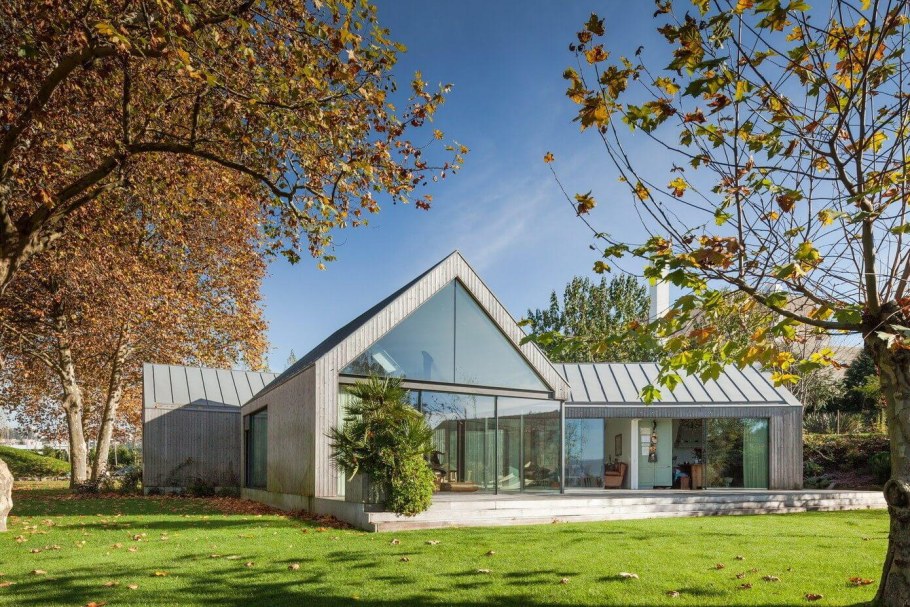 Современный дом с мезонином