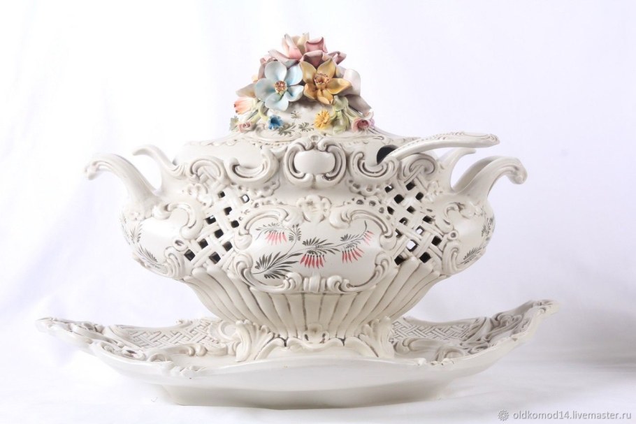 Итальянская антикварная фаянсовая супница