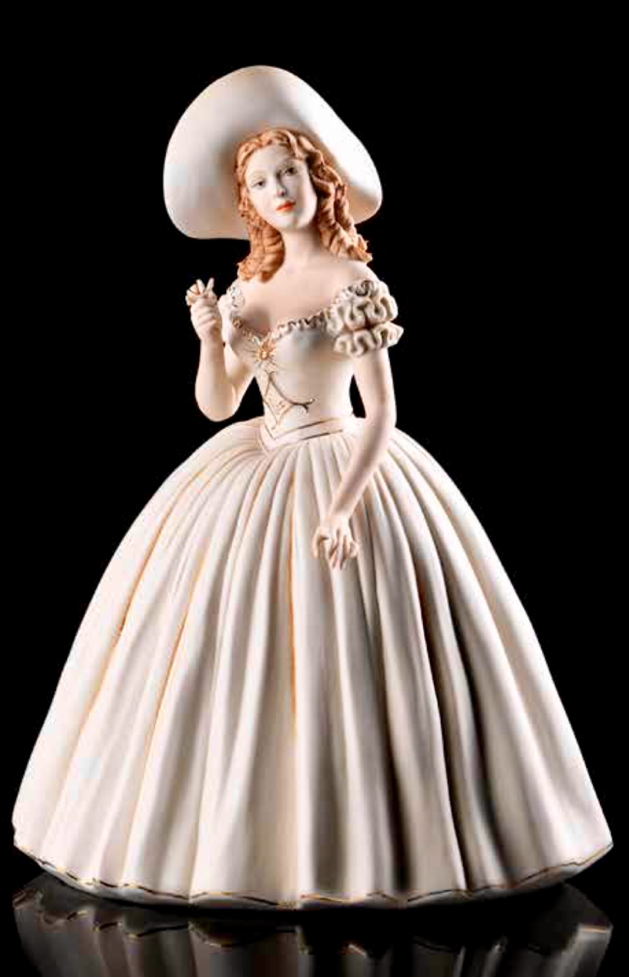 Статуэтка фарфоровая