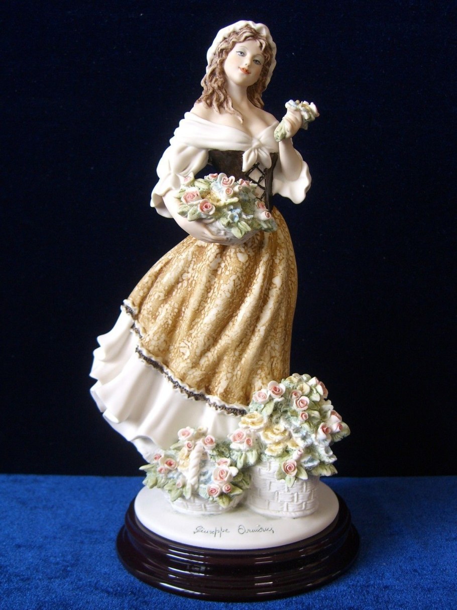 Фарфоровые статуэтки Джузеппе Армани