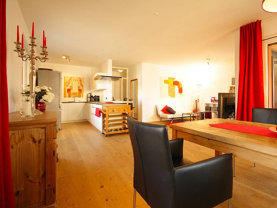 Спальня с двумя кроватями в современном стиле