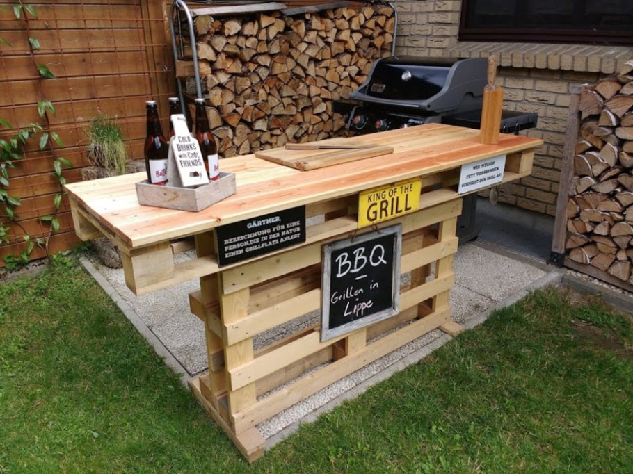 Деревянная беседка с мангальной зоной