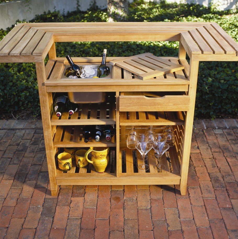 Тайный бар на даче