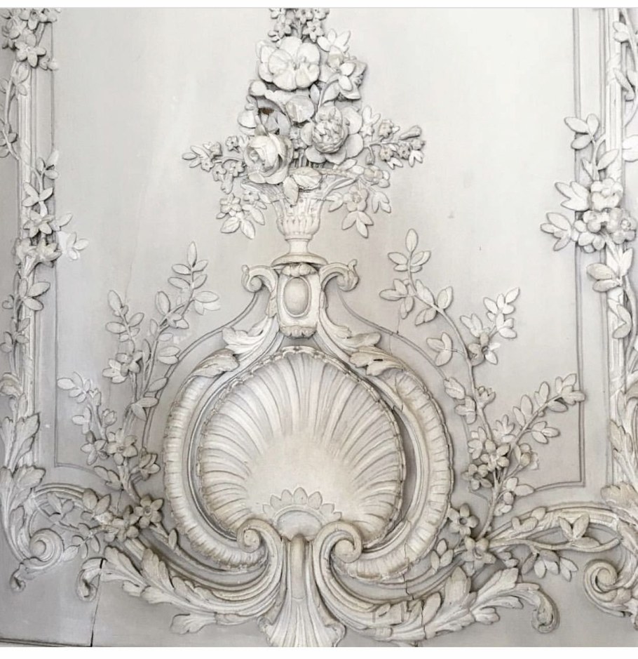 Скамья в стиле рококо