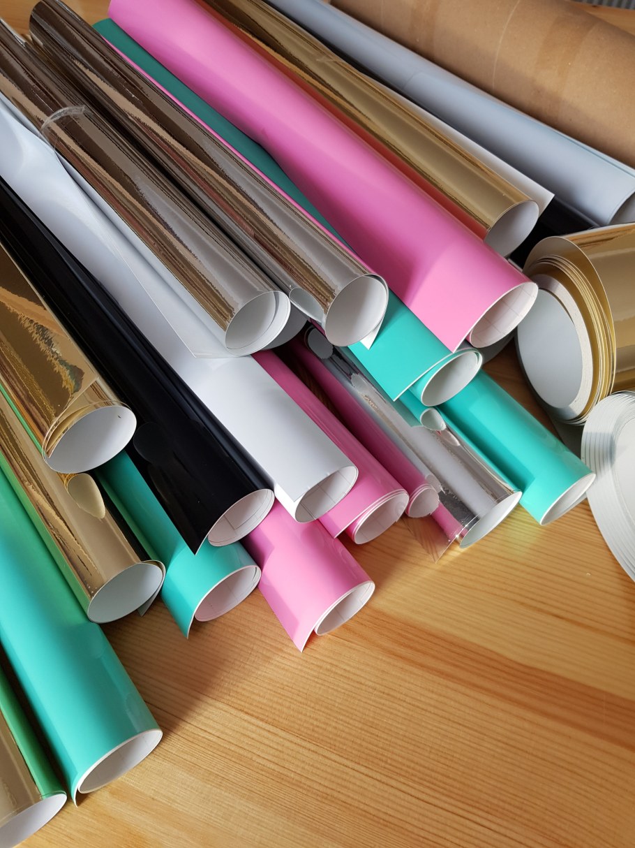 Виниловая самоклеющаяся пленка