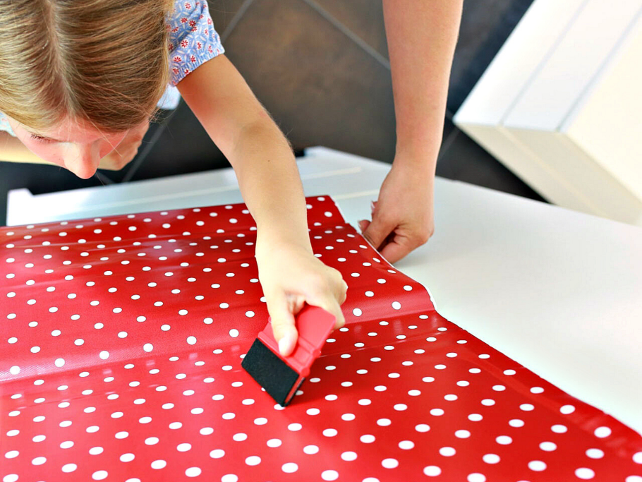 Оклеивание самоклеющейся пленкой