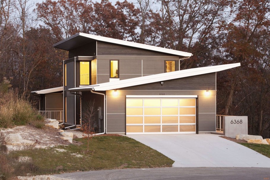 Дом 2 этажа с гаражом и односкатной крышей