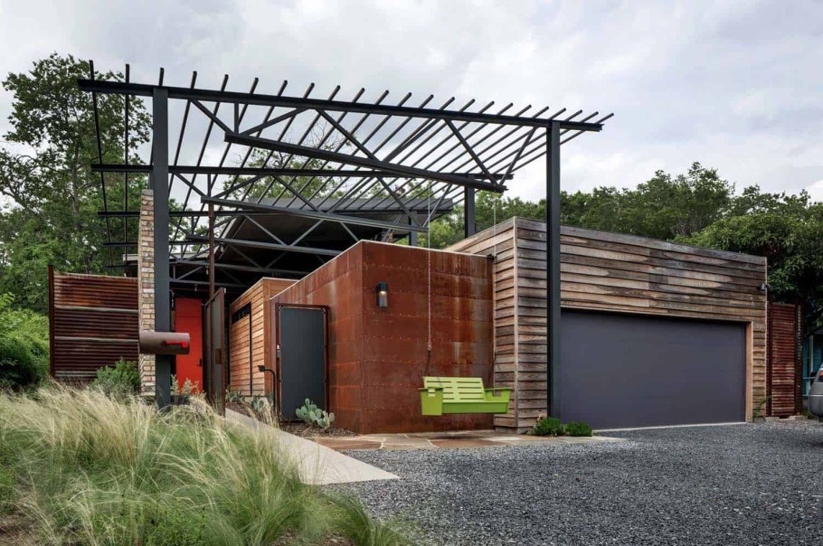 Односкатный дом с гаражом