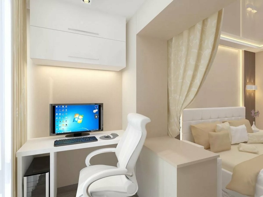 Рабочее место в спальне с балконом