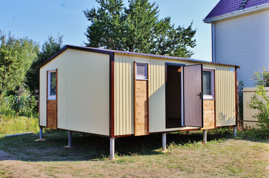 Красивые бытовки с верандой