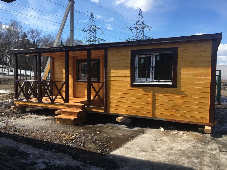 Дачный домик из бытовки