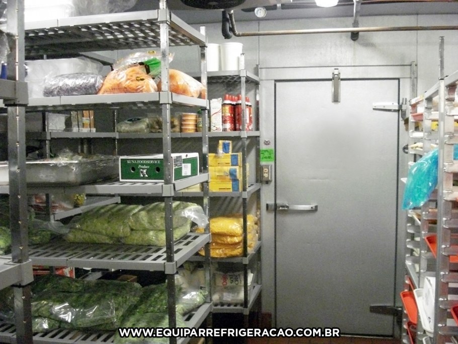 Маленькие кладовки гардеробные