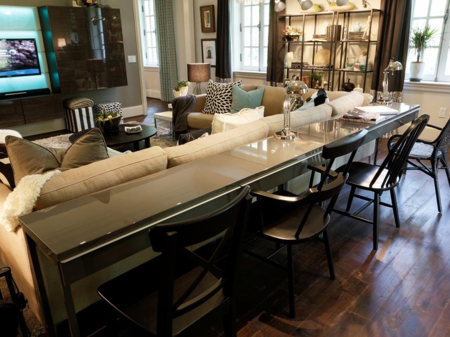 Кухонный остров с диваном