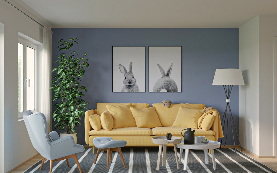 Горчичный диван в интерьере гостиной