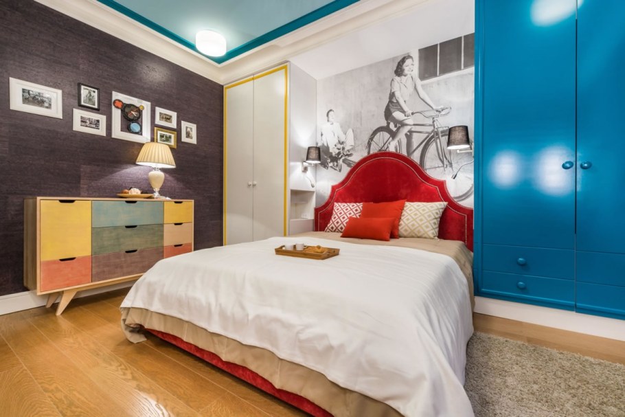 Красно бирюзовый интерьер кухни