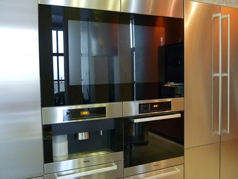 Встраиваемый телевизор для кухни avs320k