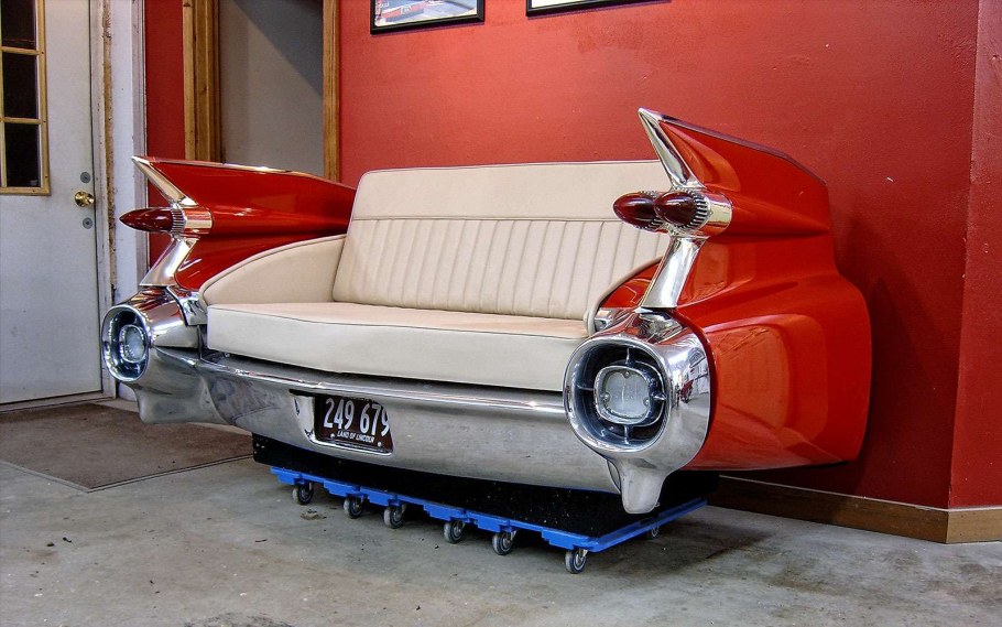 Диван из машины