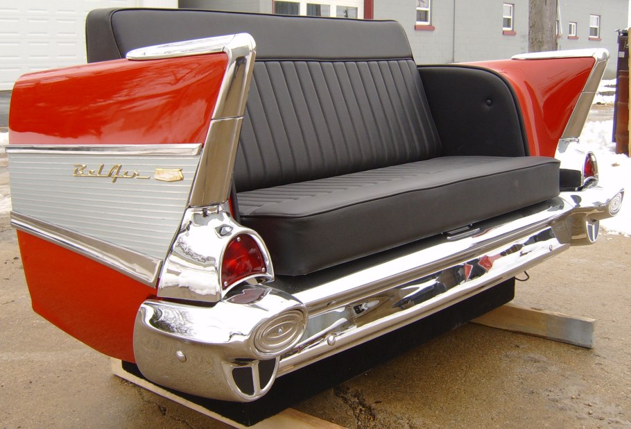 Диван из автомобильных сидений