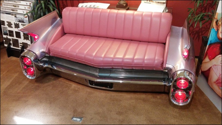 Диван из автомобильных кресел