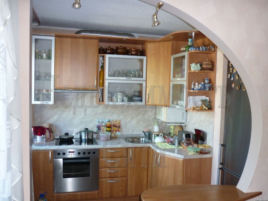 Маленькая кухня с аркой