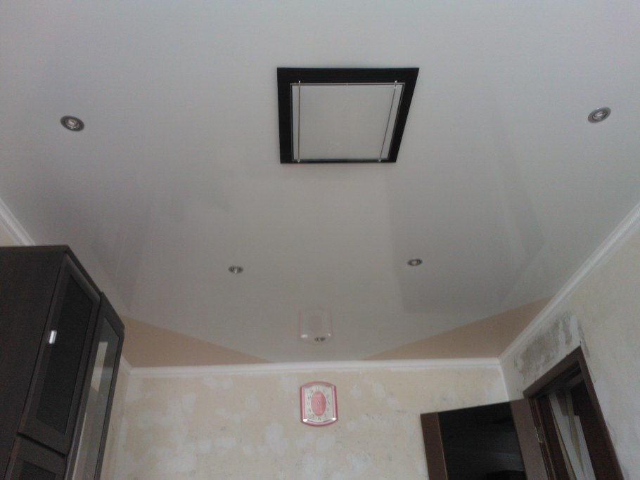 Цельный натяжной потолок в хрущевке