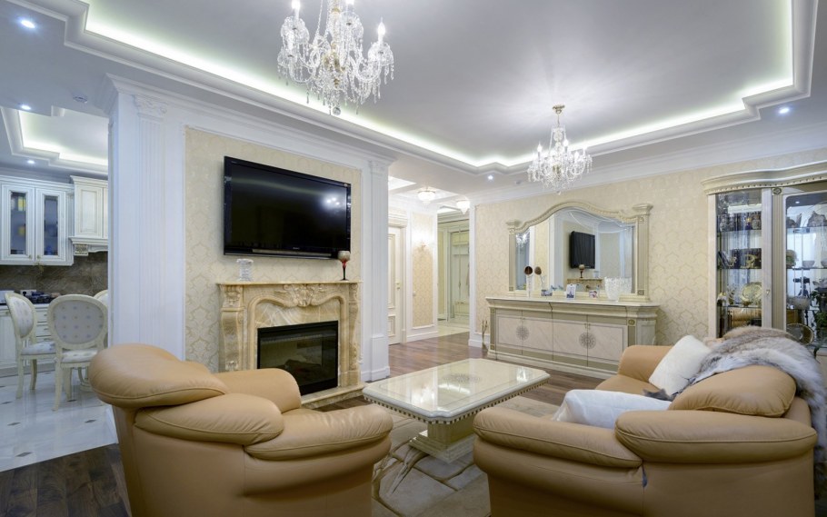 Полуколонны в интерьере гостиной