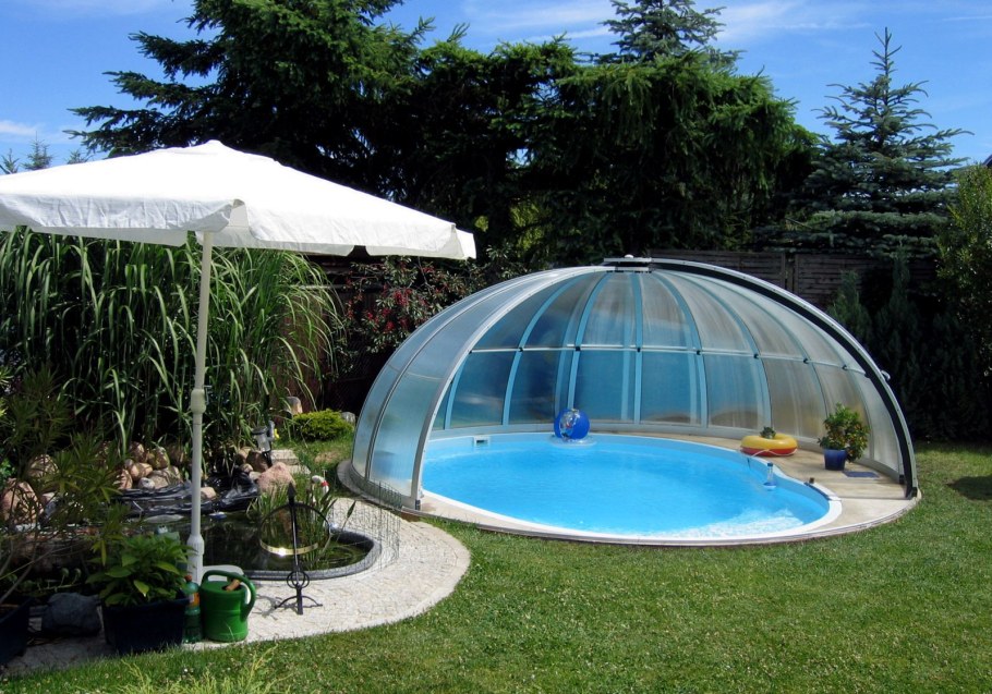 Бассейн под стеклянной крышей