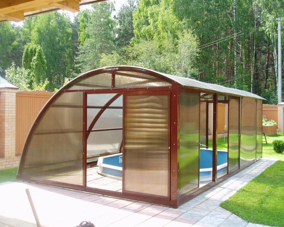 Крытый уличный бассейн