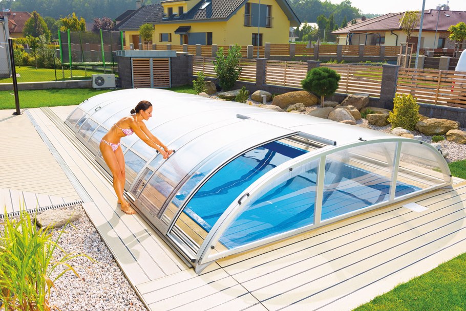 Навес над бассейном