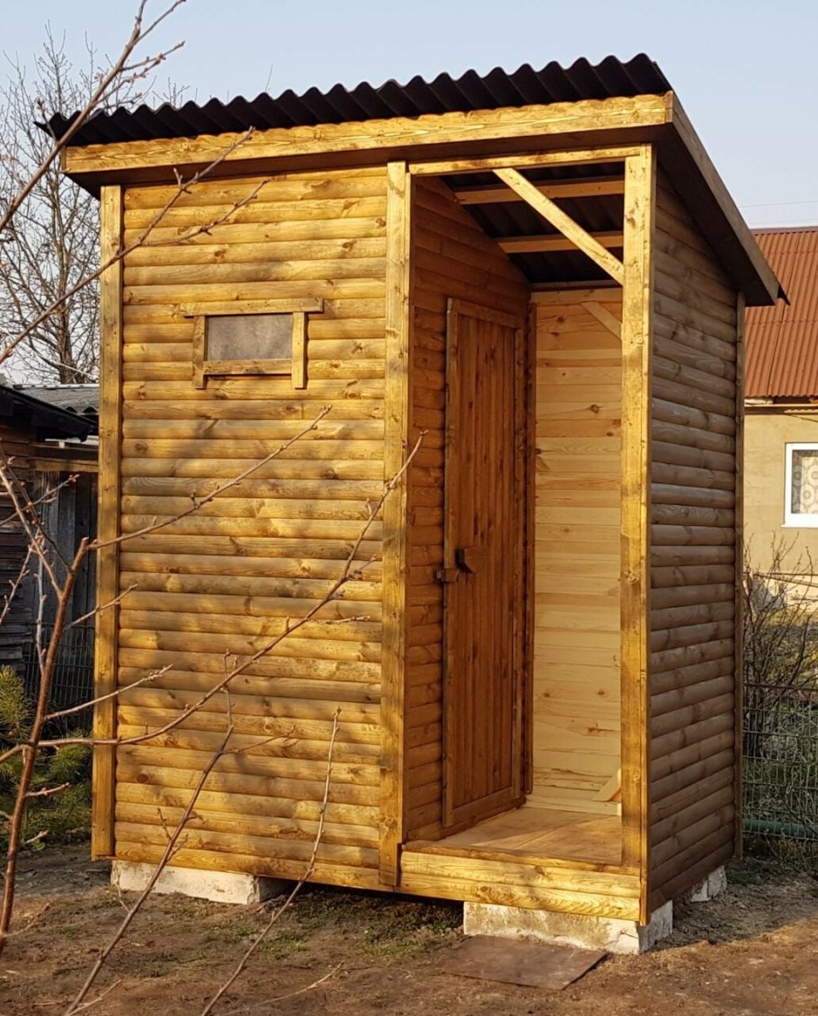 Туалет душ и сарай под одной крышей для дачи