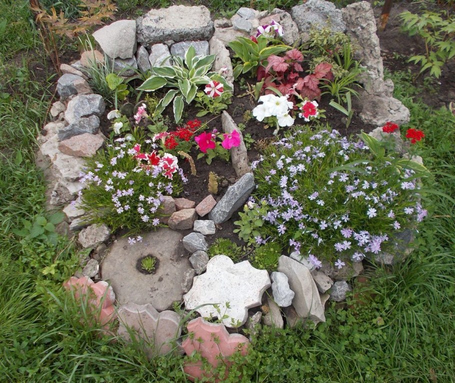 Клумба "Альпийская горка"