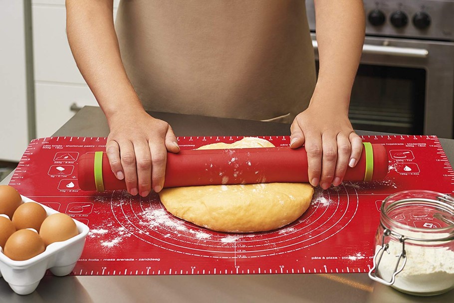 Разделочная доска скалка формочки для печенья дисковый нож