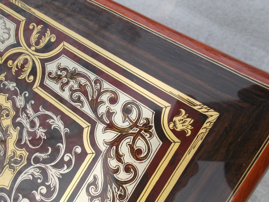 Узоры из шпона на мебели