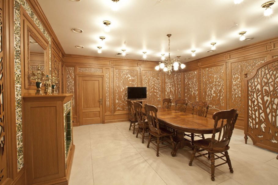 Резное дерево в интерьере