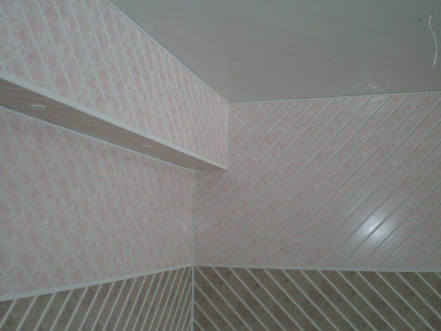 Отделка стен панелями ПВХ