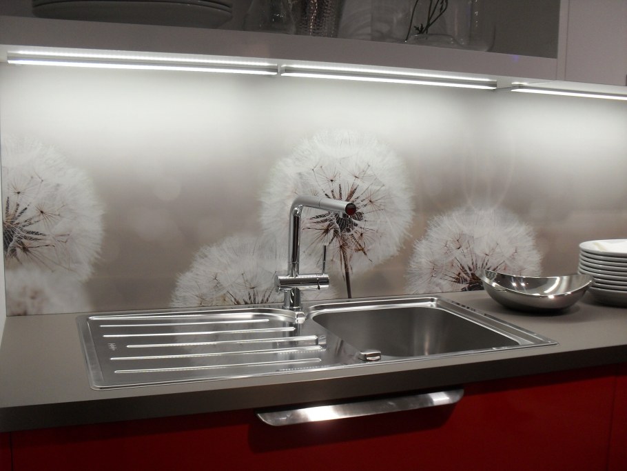 Стеклянная панель для кухни