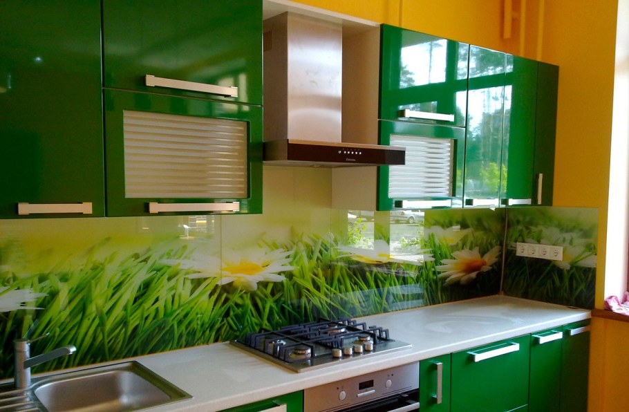 Стеклянная стеновая панель для кухонного гарнитура