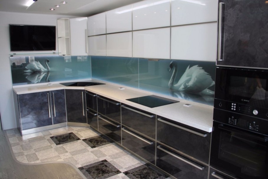 Фартук из каленого стекла для кухни