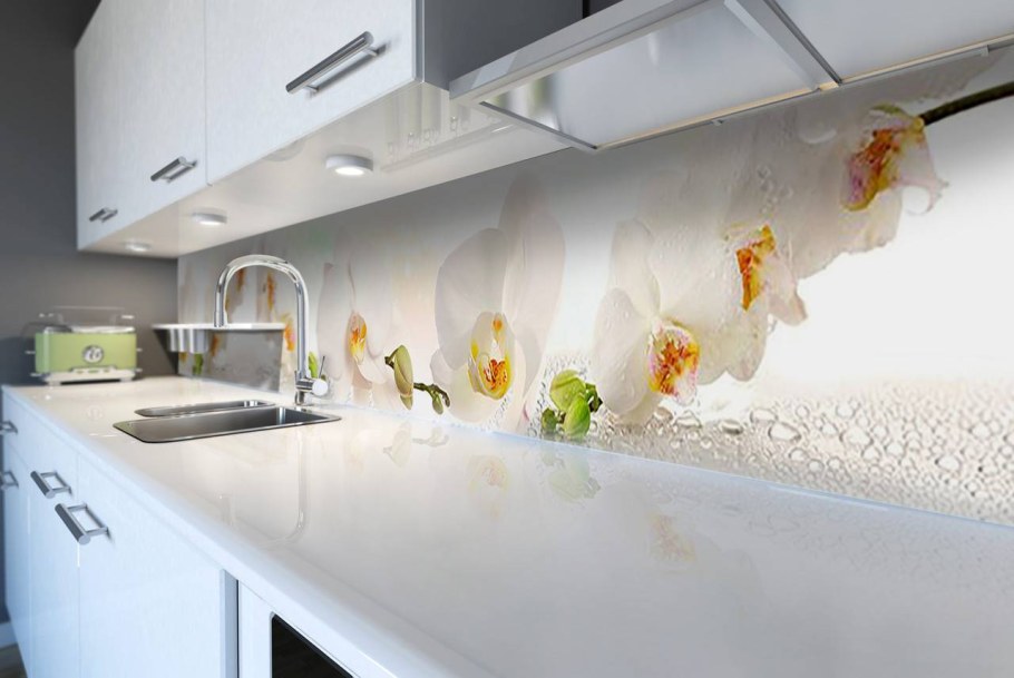 Стекло в интерьере кухни