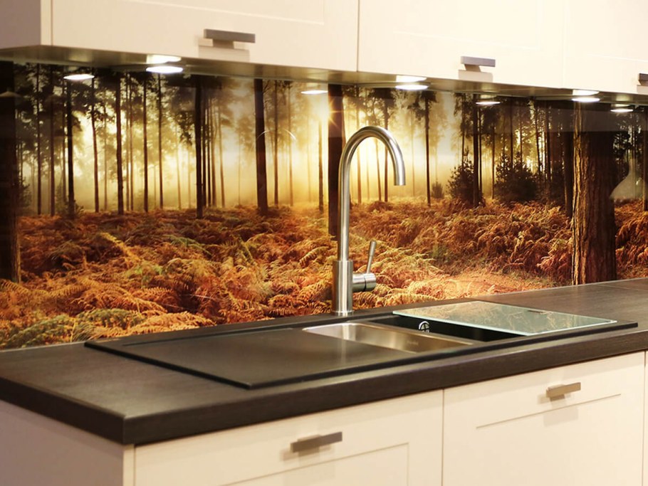 Кухонный фартук из белого стекла