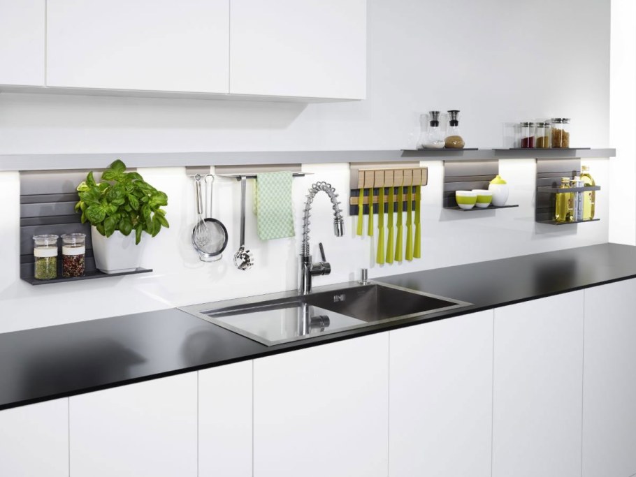 Кухня с аксессуарами