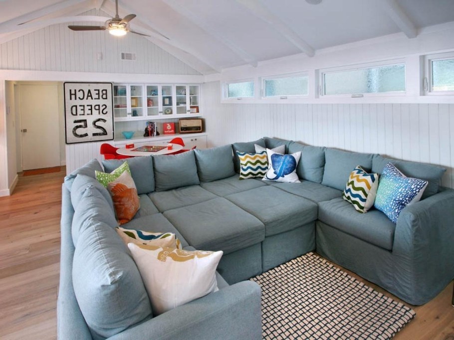 Диван для большой семьи