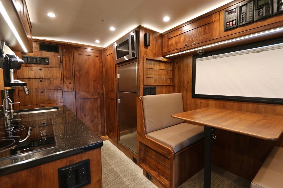 Кемпер EARTHROAMER LTS