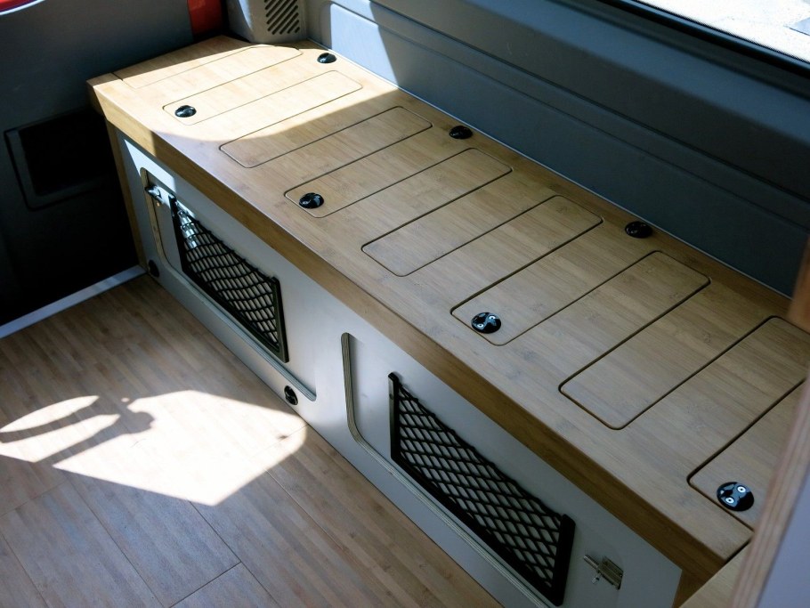 Раздвижная кровать в кемпер