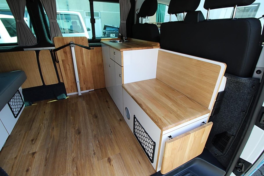 Фургон с мебелью