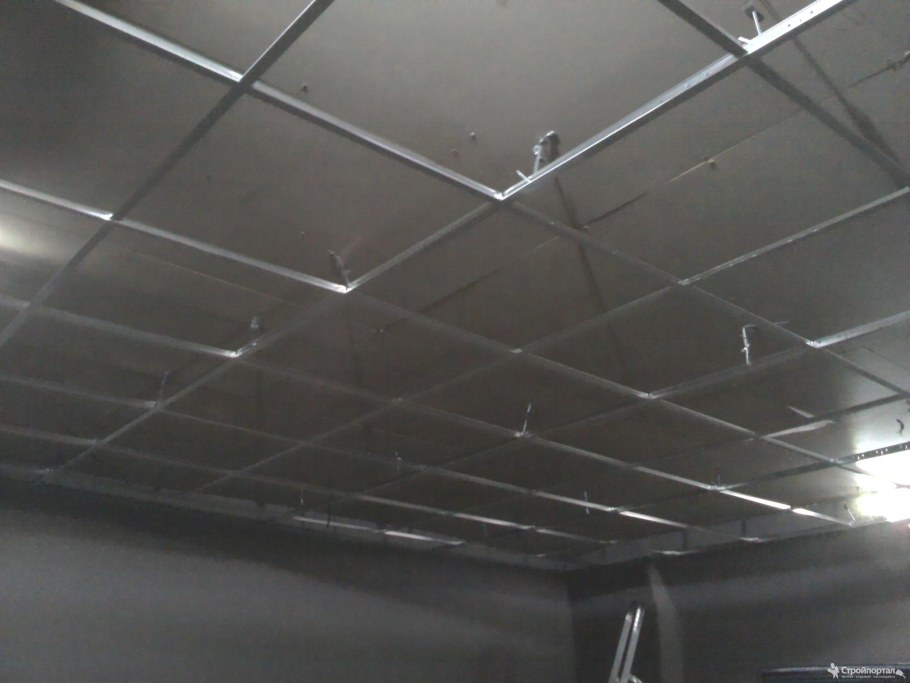 Монтаж потолка Армстронг