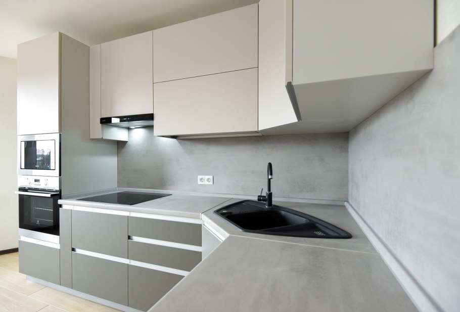 Белая кухня икеа с серой столешницей