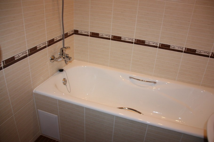 Отделка ванной кафелем бюджетной